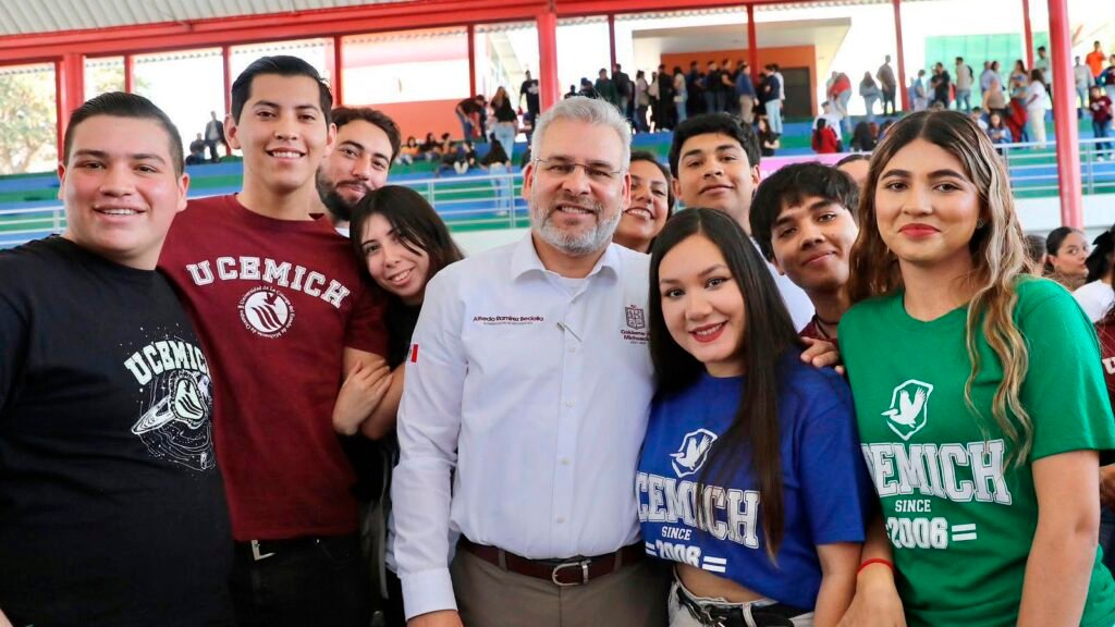 Alfredo Ramírez Bedolla destaca inversión histórica de 4 mil millones de pesos para fortalecer la infraestructura educativa en Michoacán.