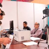 Ciudadanos realizan trámites de licencia de conducir en el nuevo módulo del Jalo Futbolero.