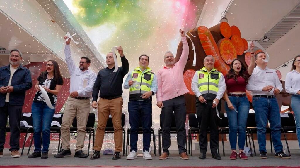 Alfredo Ramírez Bedolla durante la inauguración del Paso Eréndira en Morelia.
