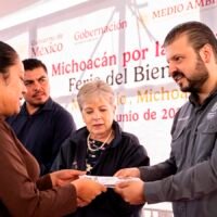 Raúl Zepeda Villaseñor durante la Feria del Bienestar realizada en Maravatío, Michoacán.