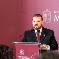 El secretario de Gobierno, Raúl Zepeda Villaseñor, durante una declaración sobre la reforma electoral en Michoacán.
