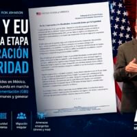 El embajador Ronald Johnson y el secretario Roberto Velasco durante una reunión sobre cooperación en seguridad entre Estados Unidos y México.