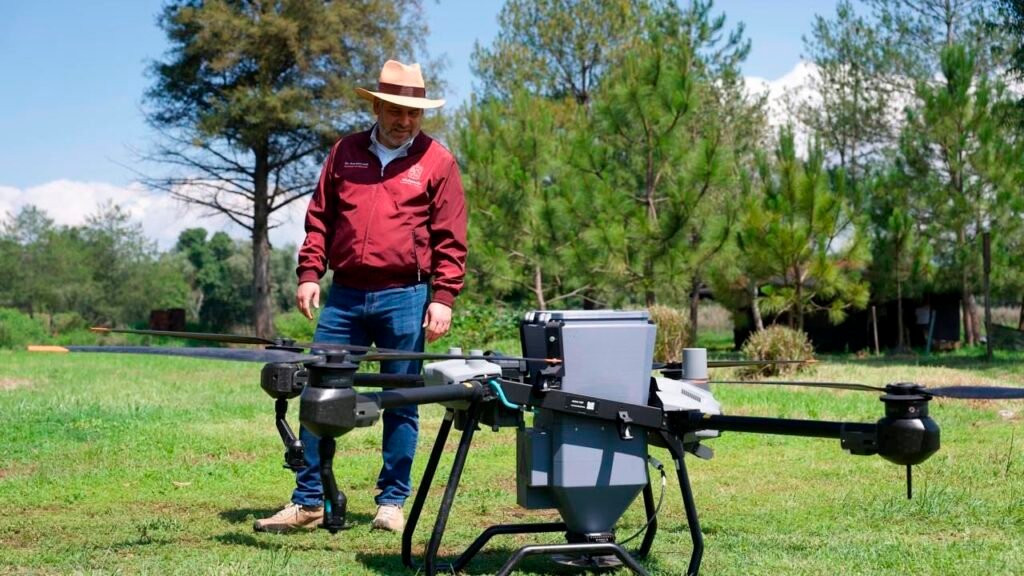 Alfredo Ramírez Bedolla presenta el programa Bio Renace para reforestar bosques de Michoacán con drones.
