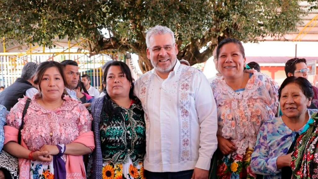 Alfredo Ramírez Bedolla durante un evento sobre autogobierno de comunidades indígenas en Michoacán.
