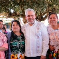 Alfredo Ramírez Bedolla durante un evento sobre autogobierno de comunidades indígenas en Michoacán.