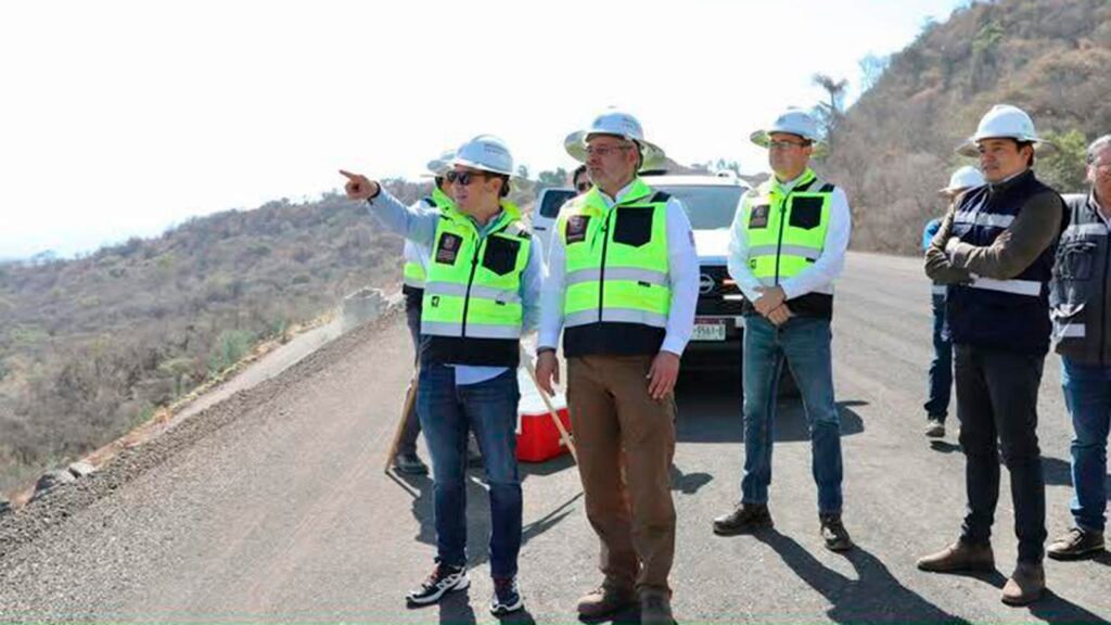 Alfredo Ramírez Bedolla anuncia el inicio de la Autopista de la Agroexportación.