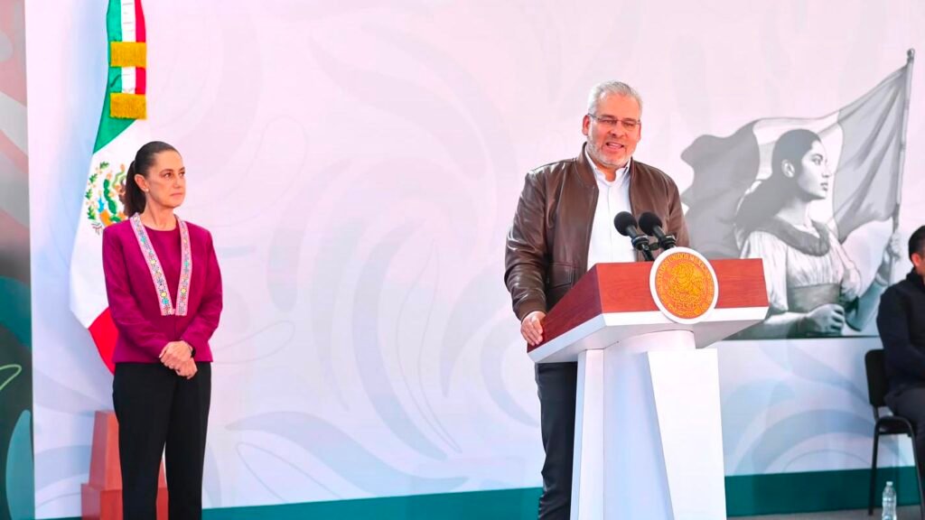 Alfredo Ramírez Bedolla durante la Conferencia del Pueblo encabezada por Claudia Sheinbaum en Morelia.