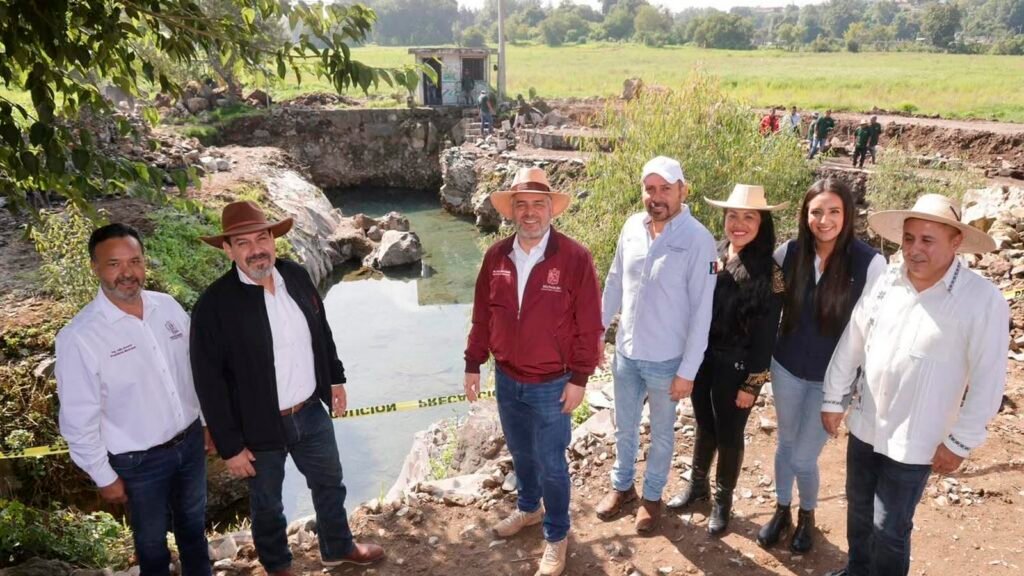 Alfredo Ramírez Bedolla informa avances en el rescate del lago de Pátzcuaro mediante la rehabilitación de 79 manantiales.