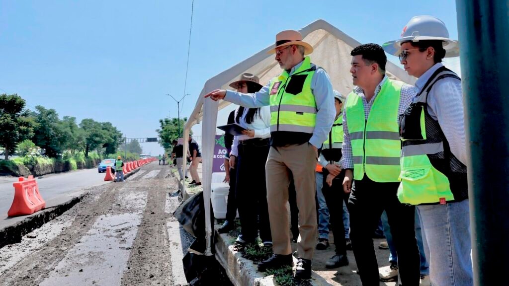 Alfredo Ramírez Bedolla supervisa la construcción del Morebús en Morelia.