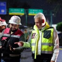 Alfredo Ramírez Bedolla supervisa las obras del teleférico y Morebús en la zona del Obelisco de Morelia.