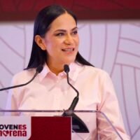 Ariadna Montiel Reyes durante un posicionamiento de Morena.