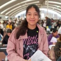 Estudiantes en un campus universitario público de Michoacán.