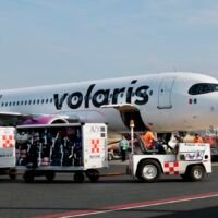 Aeropuerto Internacional Francisco J. Múgica de Morelia con operaciones de vuelos nacionales e internacionales.