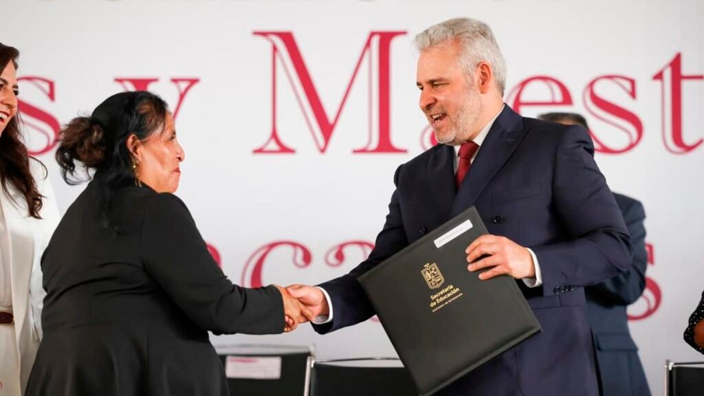 Alfredo Ramírez Bedolla informa sobre el pago puntual de quincenas al magisterio michoacano.