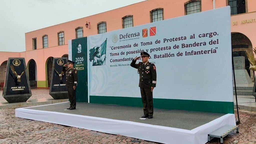 Coronel Francisco Mendoza Velázquez durante la toma de protesta como comandante del 12/o. Batallón de Infantería en Morelia.