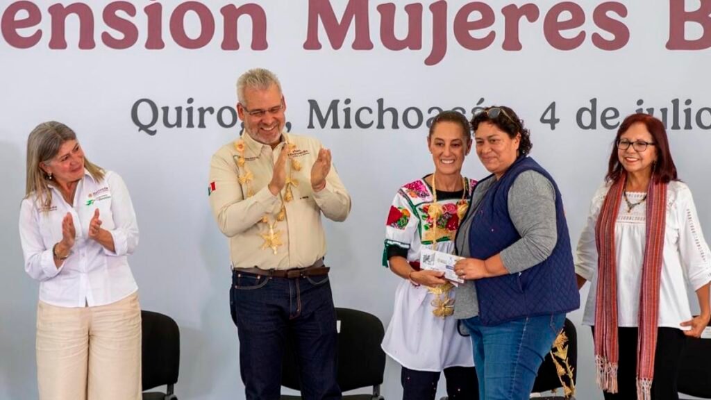 Claudia Sheinbaum y Alfredo Ramírez Bedolla durante la gira de trabajo en Michoacán.