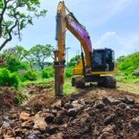 Trabajos de construcción del colector pluvial en la calzada La Huerta de Morelia.