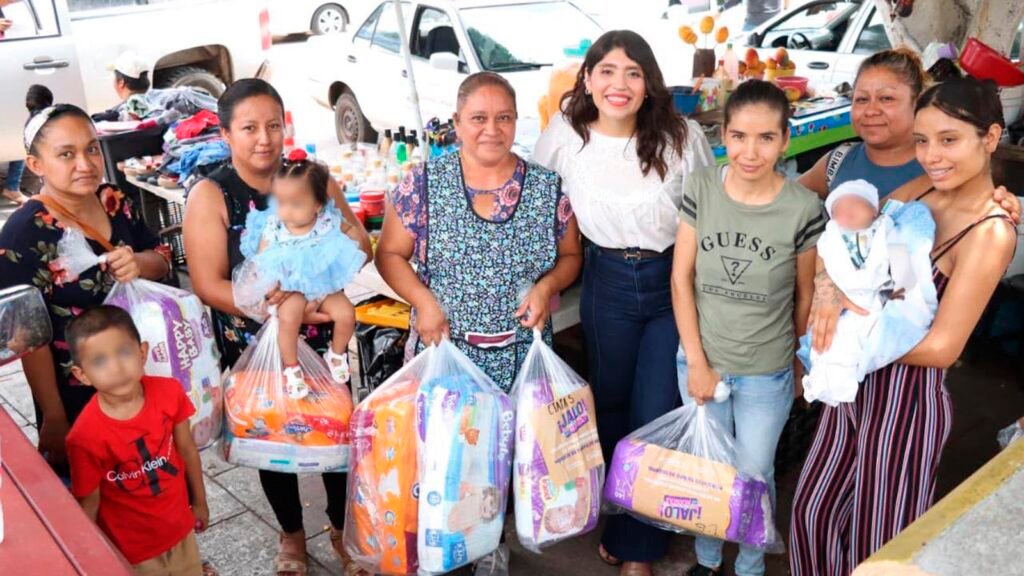 Kits de pañales preparados para su entrega a madres autónomas en Morelia.