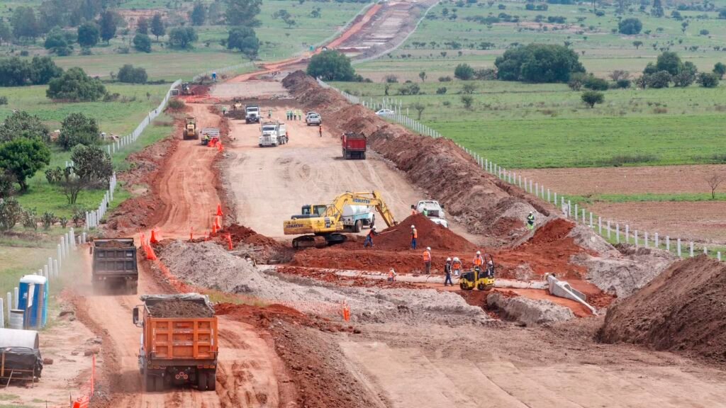 Construcción del nuevo libramiento de Maravatío en el oriente de Michoacán.
