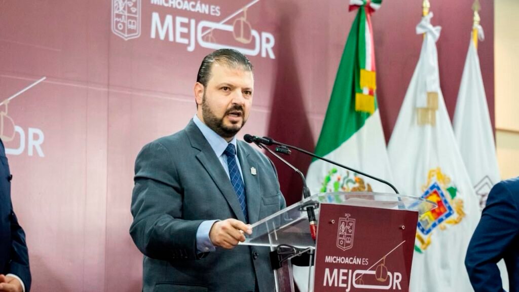 Raúl Zepeda Villaseñor informa sobre las acciones de Protección Civil ante las lluvias en Michoacán.