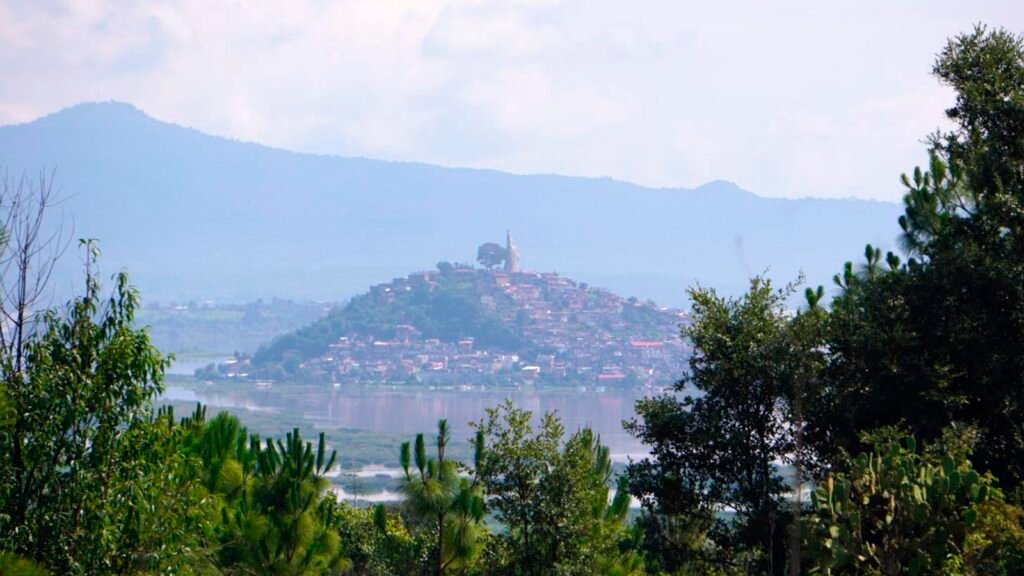 Bosques alrededor de la rivera del lago de Pátzcuaro