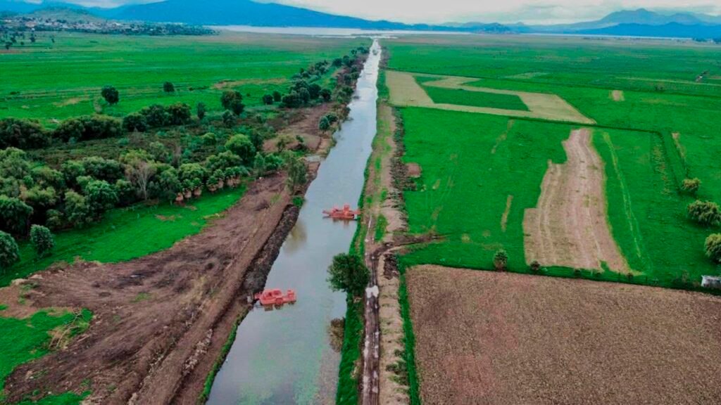 Como parte de las acciones estratégicas para el rescate y conservación del lago de Pátzcuaro, el Gobierno del Estado concluyó las labores de rehabilitación e intervención en el canal de Erongarícuaro, así como en diversos manantiales