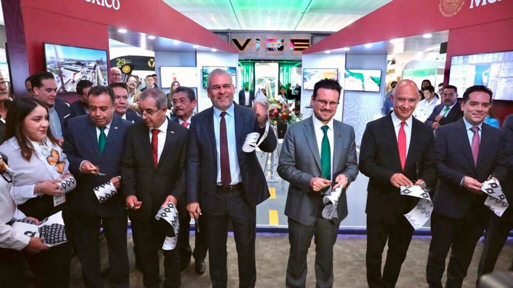 Especialistas participan en la XXV Reunión Nacional de Vías Terrestres en Morelia.