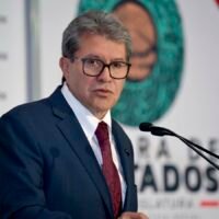 Ricardo Monreal ofrece declaraciones en la Cámara de Diputados.
