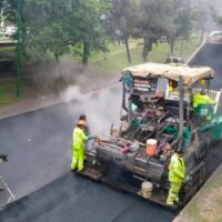Maquinaria trabaja en la rehabilitación del periférico norte de Morelia.