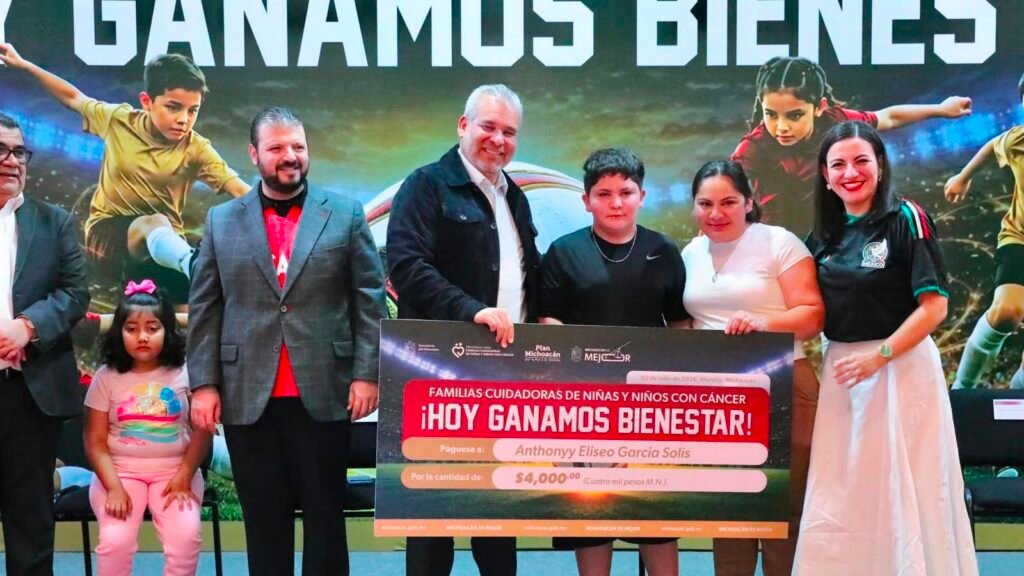 Alfredo Ramírez Bedolla durante la presentación de resultados del Programa para Familias Cuidadoras de niñas y niños con cáncer.
