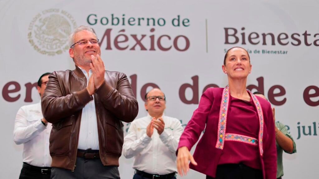 Claudia Sheinbaum y Alfredo Ramírez Bedolla durante el encuentro con Servidores de la Nación en Morelia