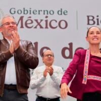 Claudia Sheinbaum y Alfredo Ramírez Bedolla durante el encuentro con Servidores de la Nación en Morelia