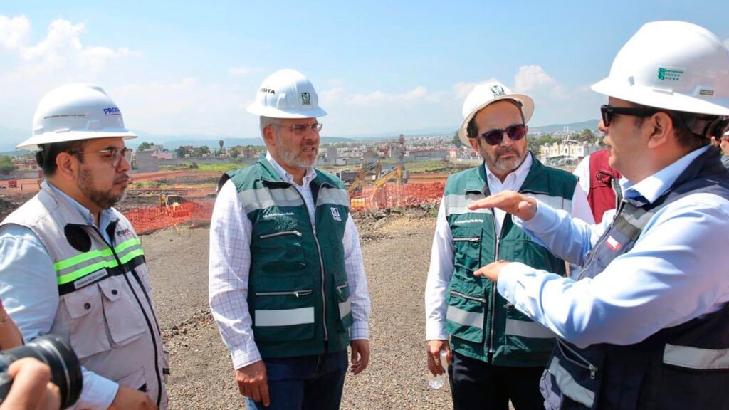 El gobernador Alfredo Ramírez Bedolla supervisa la construcción del Hospital General Regional del IMSS en Villas del Pedregal.
