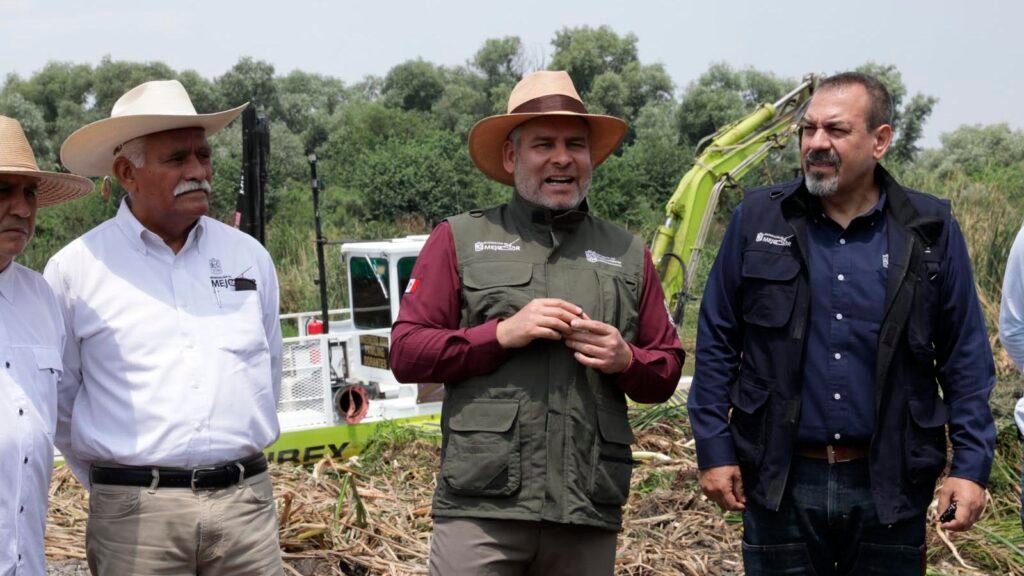 Alfredo Ramírez Bedolla durante un anuncio sobre la recuperación del lago de Pátzcuaro.