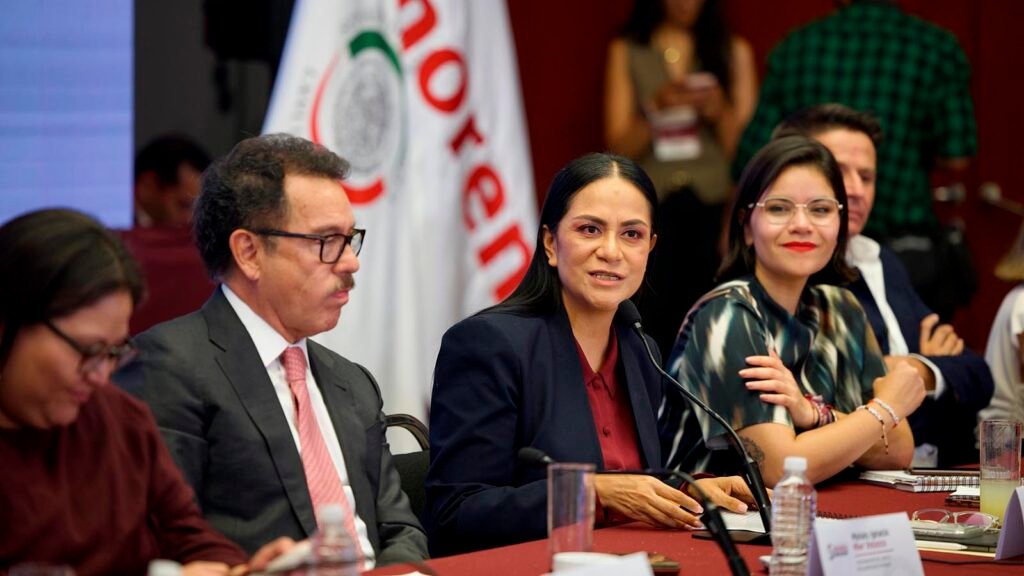 Ariadna Montiel llamó a senadores de Morena a mantener el trabajo territorial y la unidad rumbo a 2027; el partido reporta casi 2 mil 500 asambleas en el país.