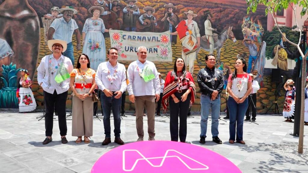 Alfredo Ramírez Bedolla inaugura la Plaza de la Ranita en Uruapan.