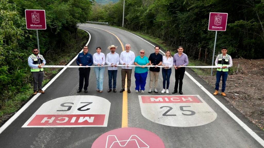Carretera Tiripetío-Carácuaro-Eréndira rehabilitada en Michoacán