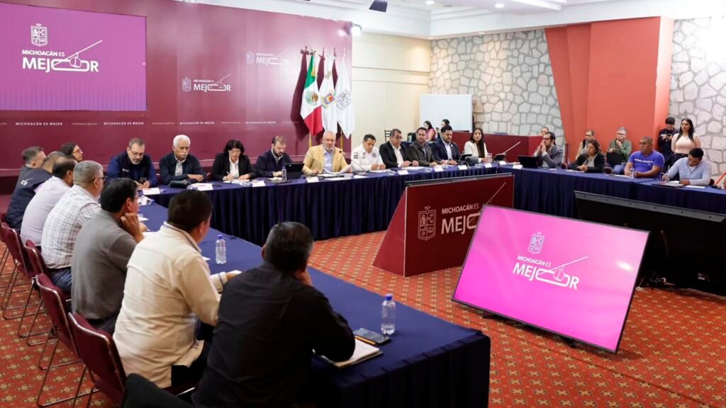 Alfredo Ramírez Bedolla y autoridades comunales de Cherán acuerdan proyectos para 2027