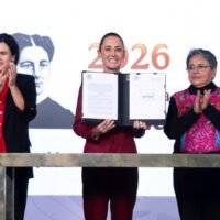 La presidenta Claudia Sheinbaum durante la firma del decreto para fortalecer la transparencia en el Gobierno de México.