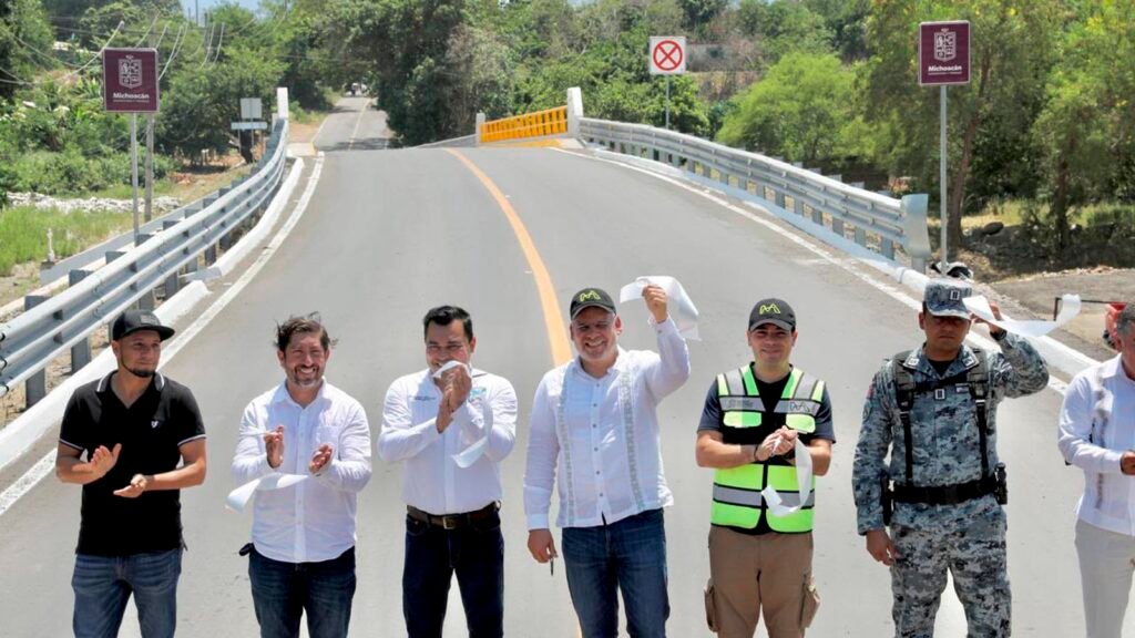Tras más de 50 años de espera, Cruz de Campos estrenó un puente vehicular de 20.7 millones de pesos que permitirá mantener la comunicación durante las lluvias.