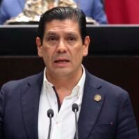 Diputado Ernesto Núñez Aguilar presenta una iniciativa desde la tribuna de la Cámara de Diputados para establecer plazos máximos en la resolución de siniestros de seguros de automóviles.
