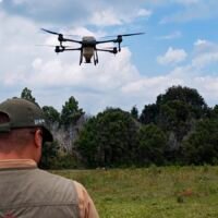 Drones dispersan germoesferas para restaurar bosques de Tlalpujahua