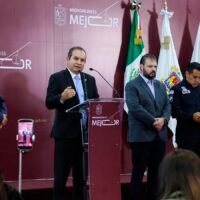 El encargado del despacho de la Fiscalía General del Estado, Israel Vega Rodríguez, presenta resultados sobre el combate a la extorsión en Michoacán.
