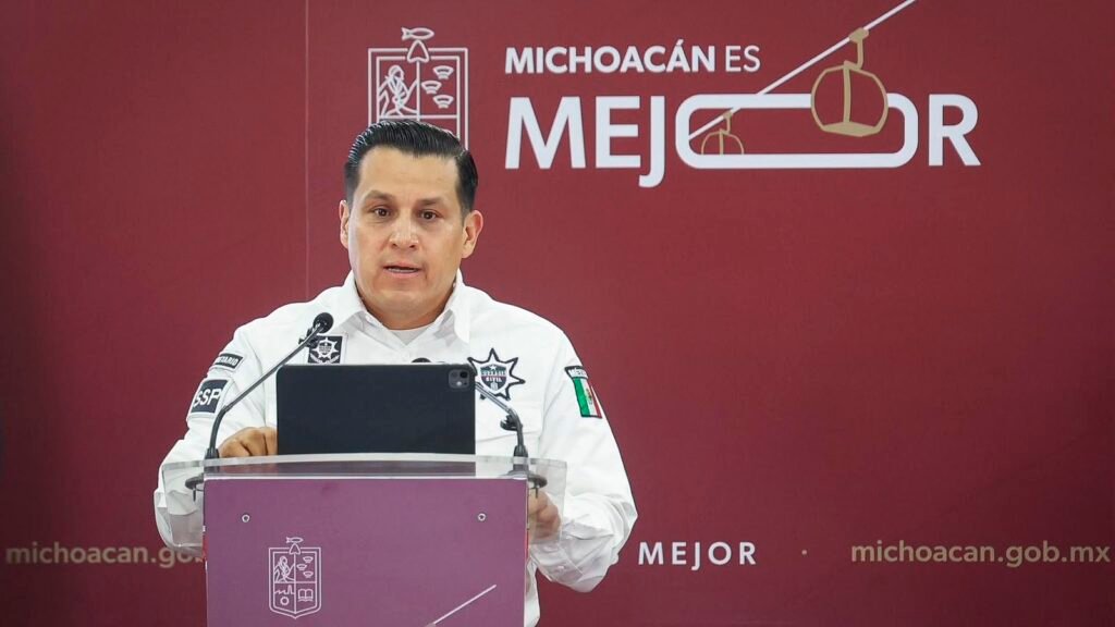 José Antonio Cruz Medina presenta resultados sobre aseguramiento de armas y homicidio doloso en Michoacán.