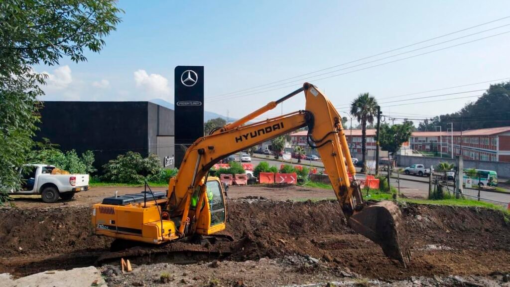 Trabajos de construcción del Ramal Independencia en el surponiente de Morelia.