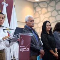 Elementos de la Secretaría de Seguridad Pública durante un operativo en Michoacán.
