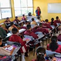 Estudiantes regresan a clases en Michoacán para el ciclo escolar 2026-2027