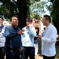 Roberto Monroy promueve la estrategia de Michoacán para atraer turismo chino mediante la difusión de sus Pueblos Mágicos y tradiciones.
