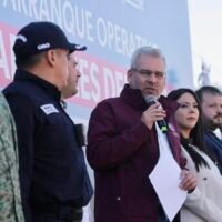 Personal de la Unidad Antiextorsión de la Guardia Civil durante labores de atención ciudadana.