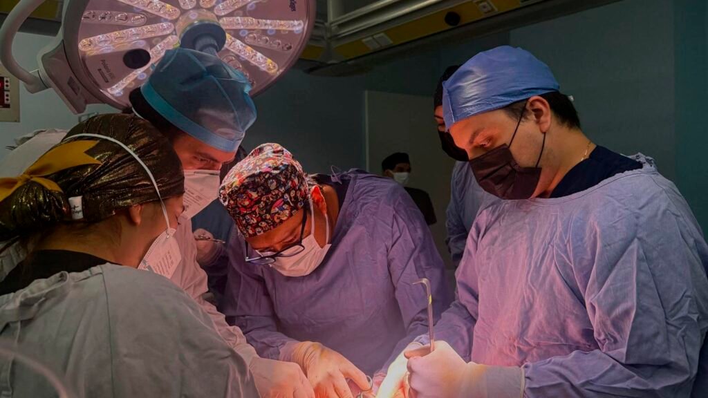 Vocero de la Secretaría de Salud de Michoacán informa resultados de trasplantes y donación de órganos en 2026.